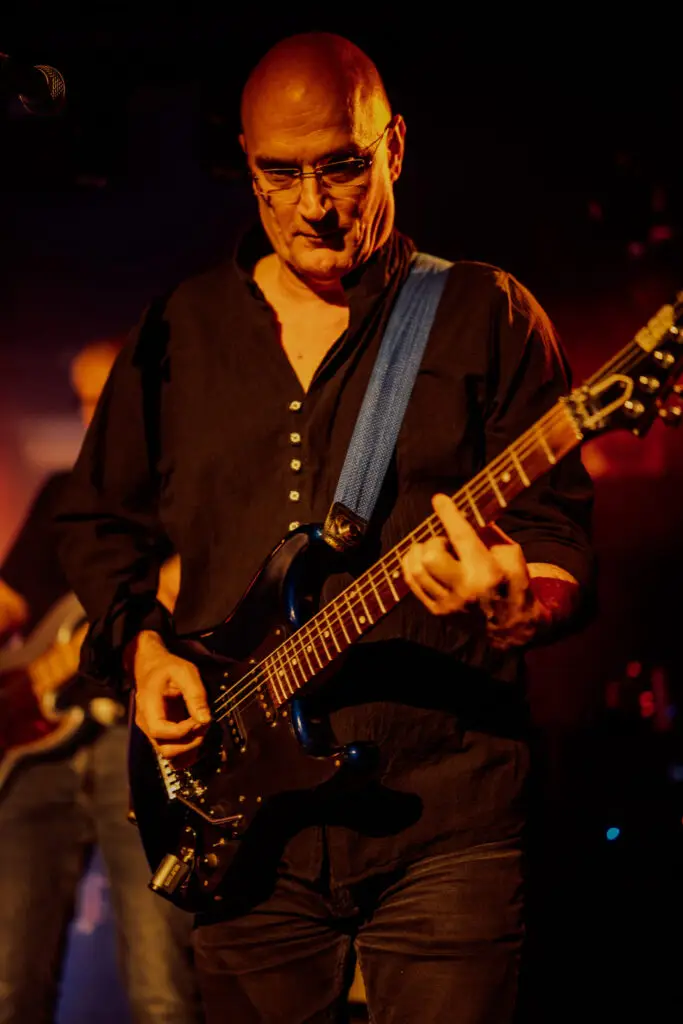 Andy an der Gitarre